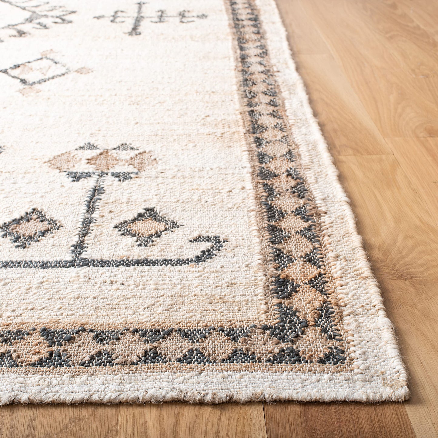 SAFAVIEH Kilim Collection Area Rug - 6' x 9', Ivory & Black, Handmade Flat Weave Jute, Ideal for High Traffic Areas in Living Room, Bedroom (KLM762A)