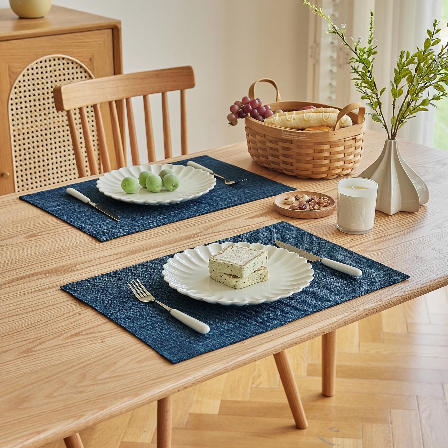 Softalker Faux Linen Placemats Set of 4-12 x 18 Inch, Heat Resistant Double Layered Durable Burlap Farmhouse Place Mats, Non-Slip Washable Rustic Table Mats for Dining, Kitchen, Party（Navy Blue