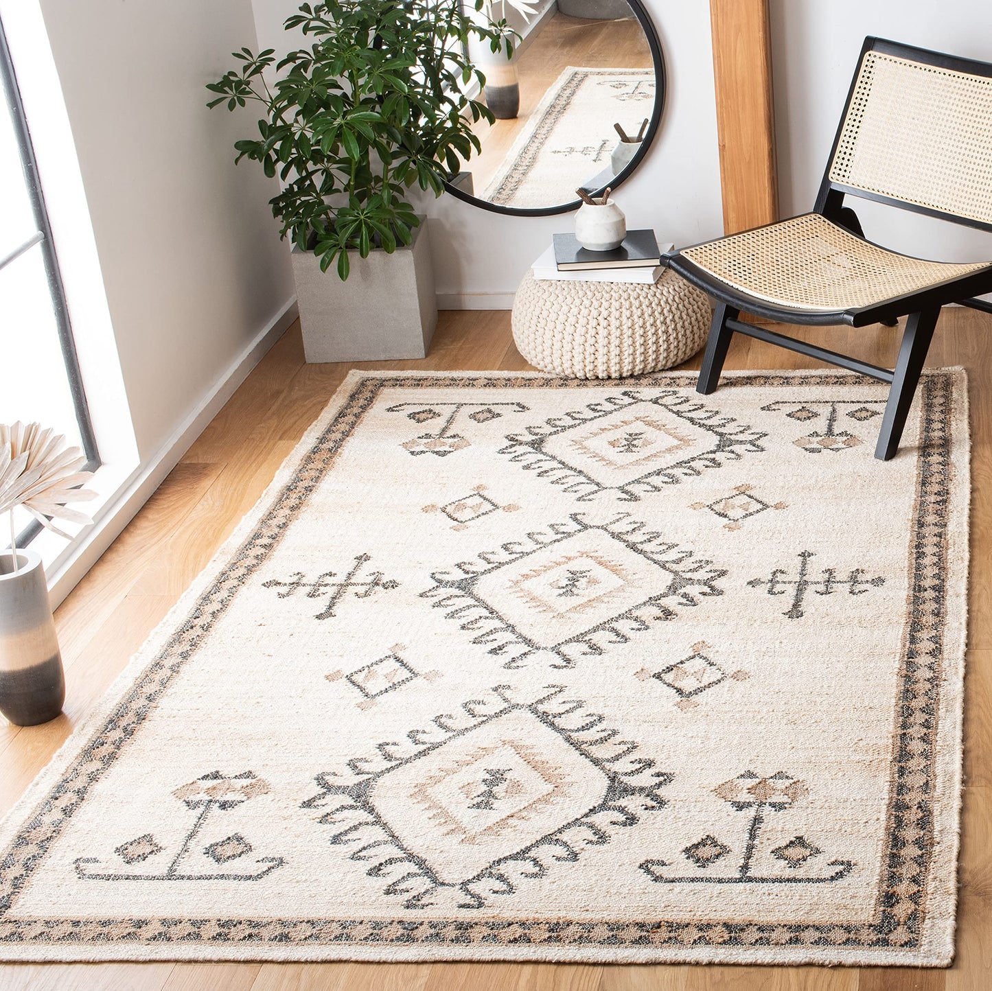 SAFAVIEH Kilim Collection Area Rug - 6' x 9', Ivory & Black, Handmade Flat Weave Jute, Ideal for High Traffic Areas in Living Room, Bedroom (KLM762A)